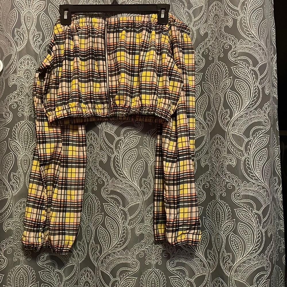 Checkered crop top 💛